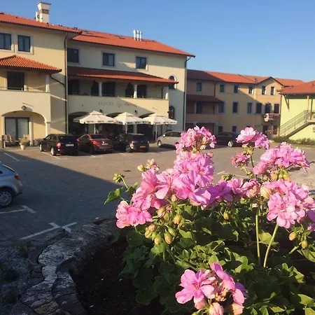 Malovec Nočitev z zajtrkom 3*